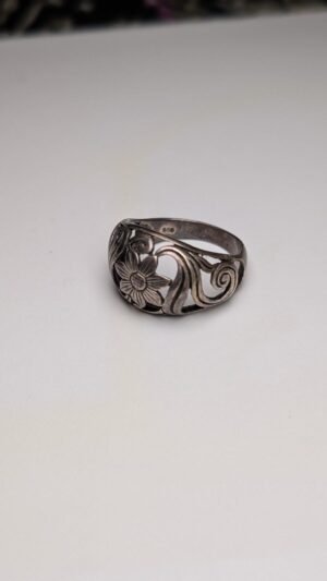 Vintage Sterling Silver Flower Floral Swirl Dome Ring | P 1/2 | 925 Silver