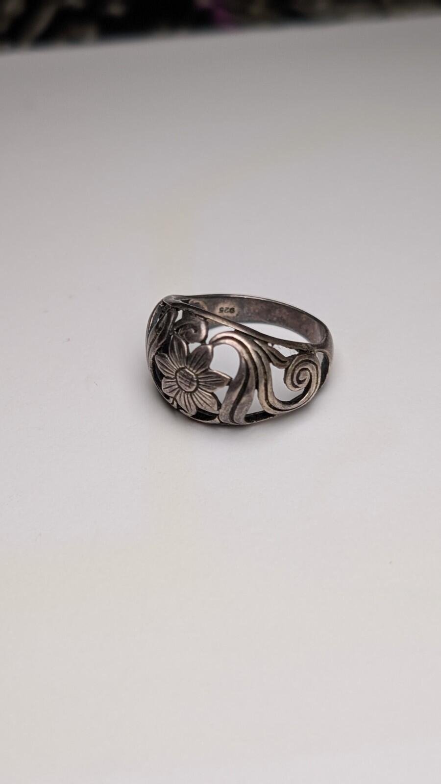 Vintage Sterling Silver Flower Floral Swirl Dome Ring | P 1/2 | 925 Silver