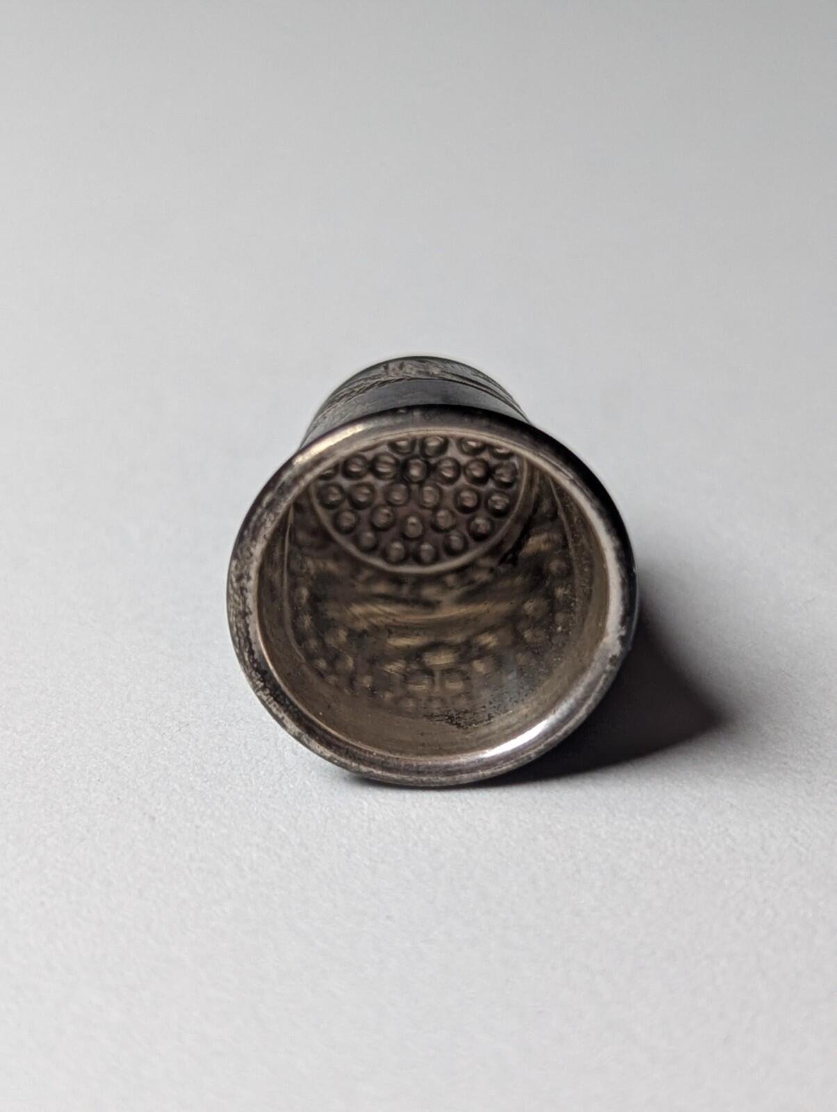 Vintage Sterling Silver 1985 Thimble Leaves & Dots Design | Weight: 2.49g - Image 4
