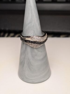 Vintage Sterling Silver Black & White Cluster Leaf Ring | Size P | 925 Silver