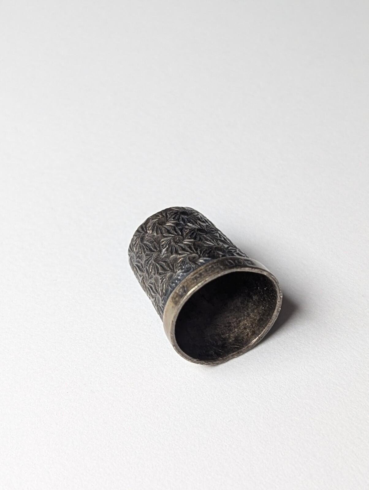 Antique Sterling Silver 1921 Thimble Floral Design | Weight: 3.00g - Image 2