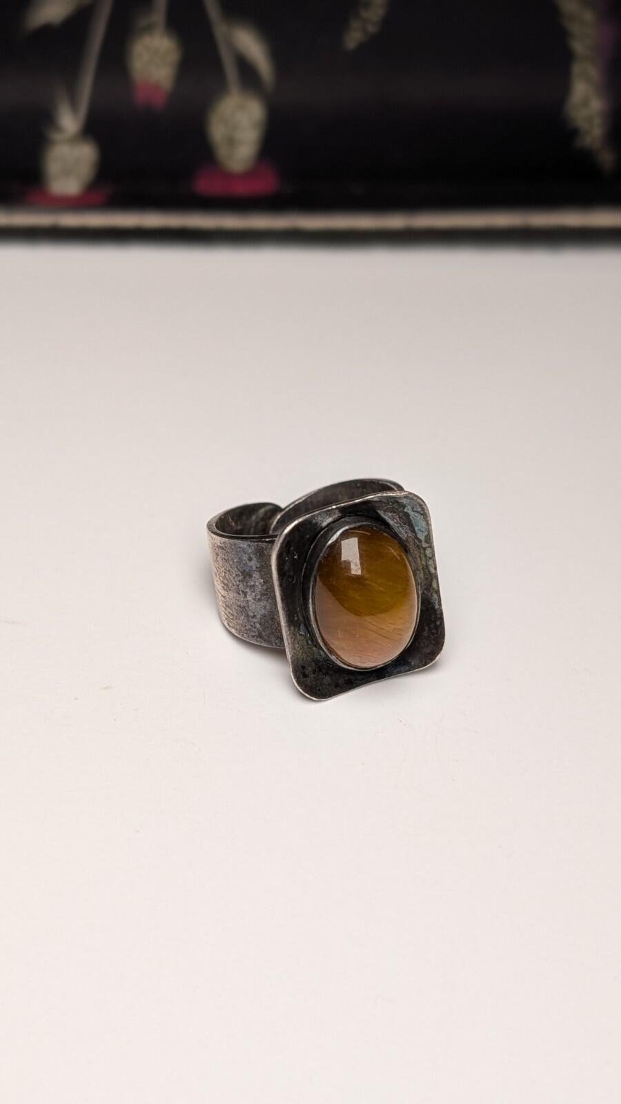 Vintage Sterling Silver 1970 Men's Tigers Eye Ring | Size J 1/2 (Resizable) - Image 2