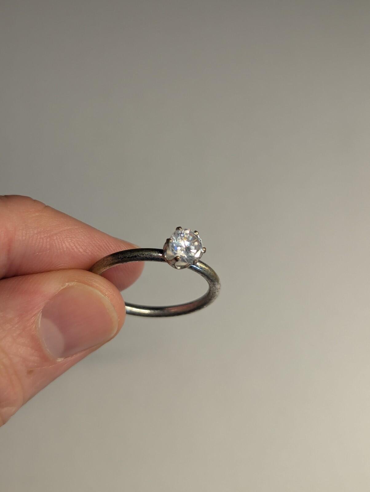 Costume Jewellery Solitaire Style Silver Tone Ring Size S 1/2