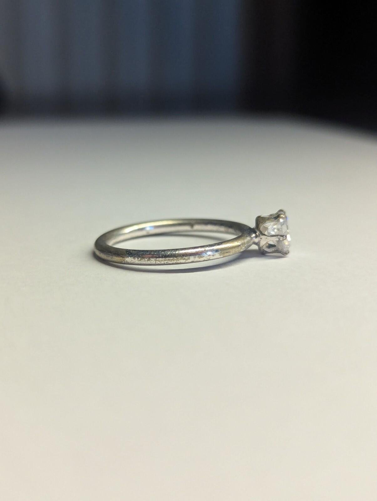 Costume Jewellery Solitaire Style Silver Tone Ring Size S 1/2 - Image 4