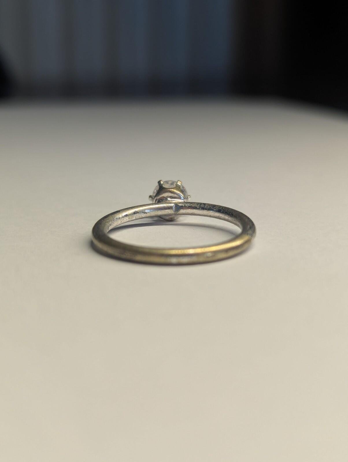 Costume Jewellery Solitaire Style Silver Tone Ring Size S 1/2 - Image 5