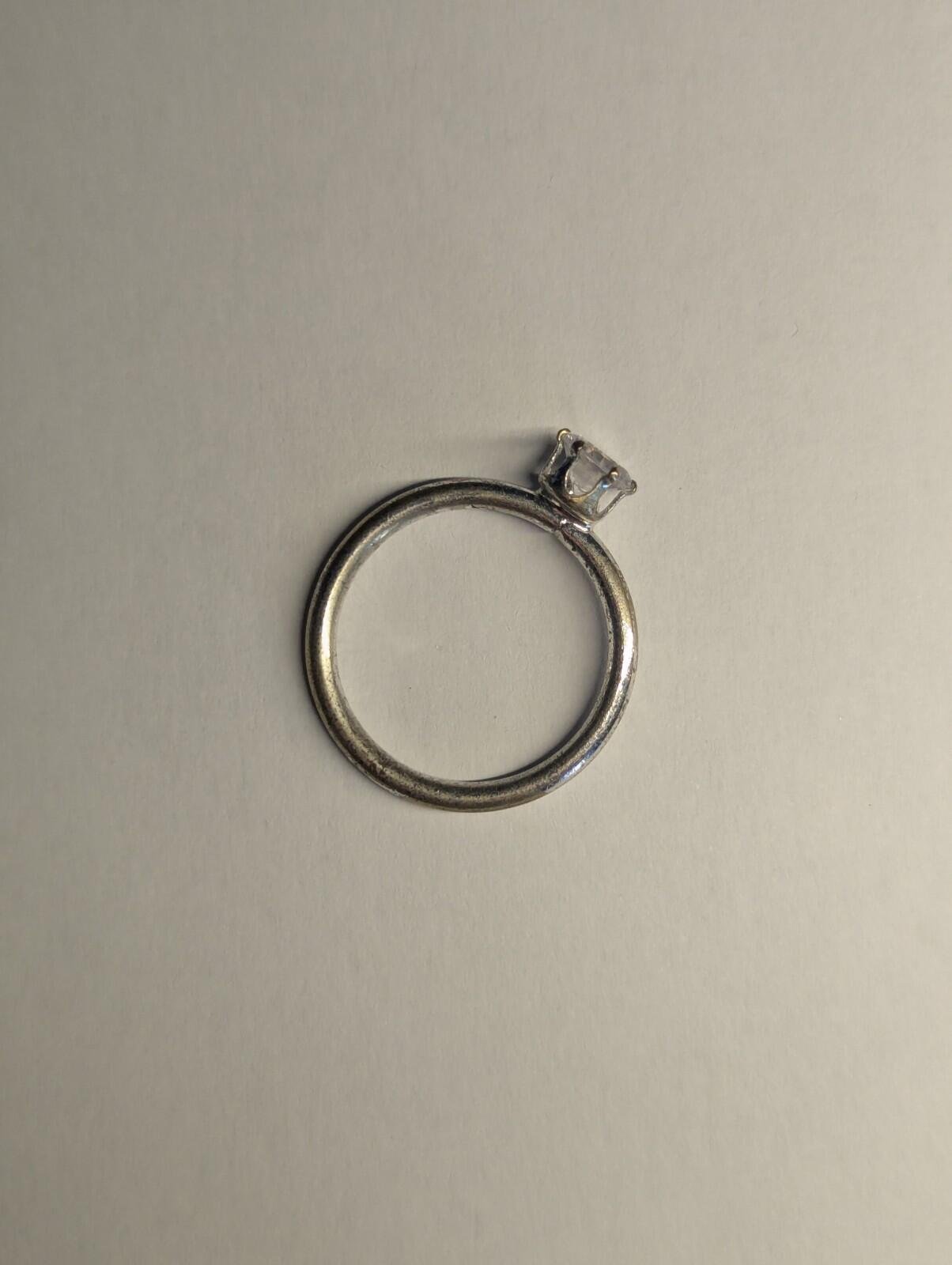 Costume Jewellery Solitaire Style Silver Tone Ring Size S 1/2 - Image 9