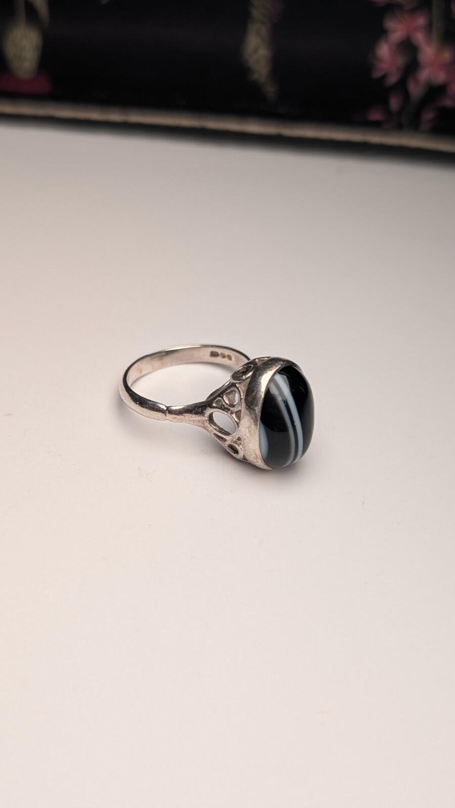 Vintage Sterling Silver 1976 London Black / White Banded Agate Ring | Size M