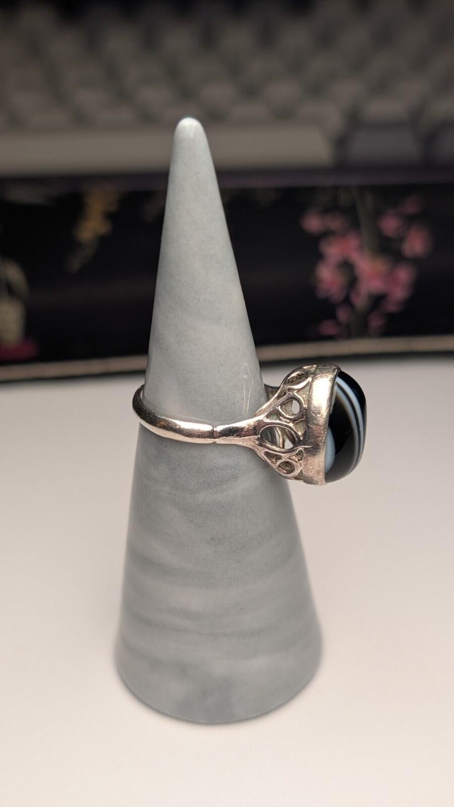 Vintage Sterling Silver 1976 London Black / White Banded Agate Ring | Size M - Image 6