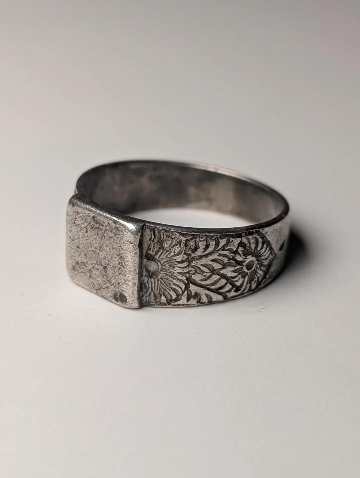 Antique Sterling Silver 1888 Men's Etched Signet Ring | Size R 1/2 | 925 Silver - Image 2