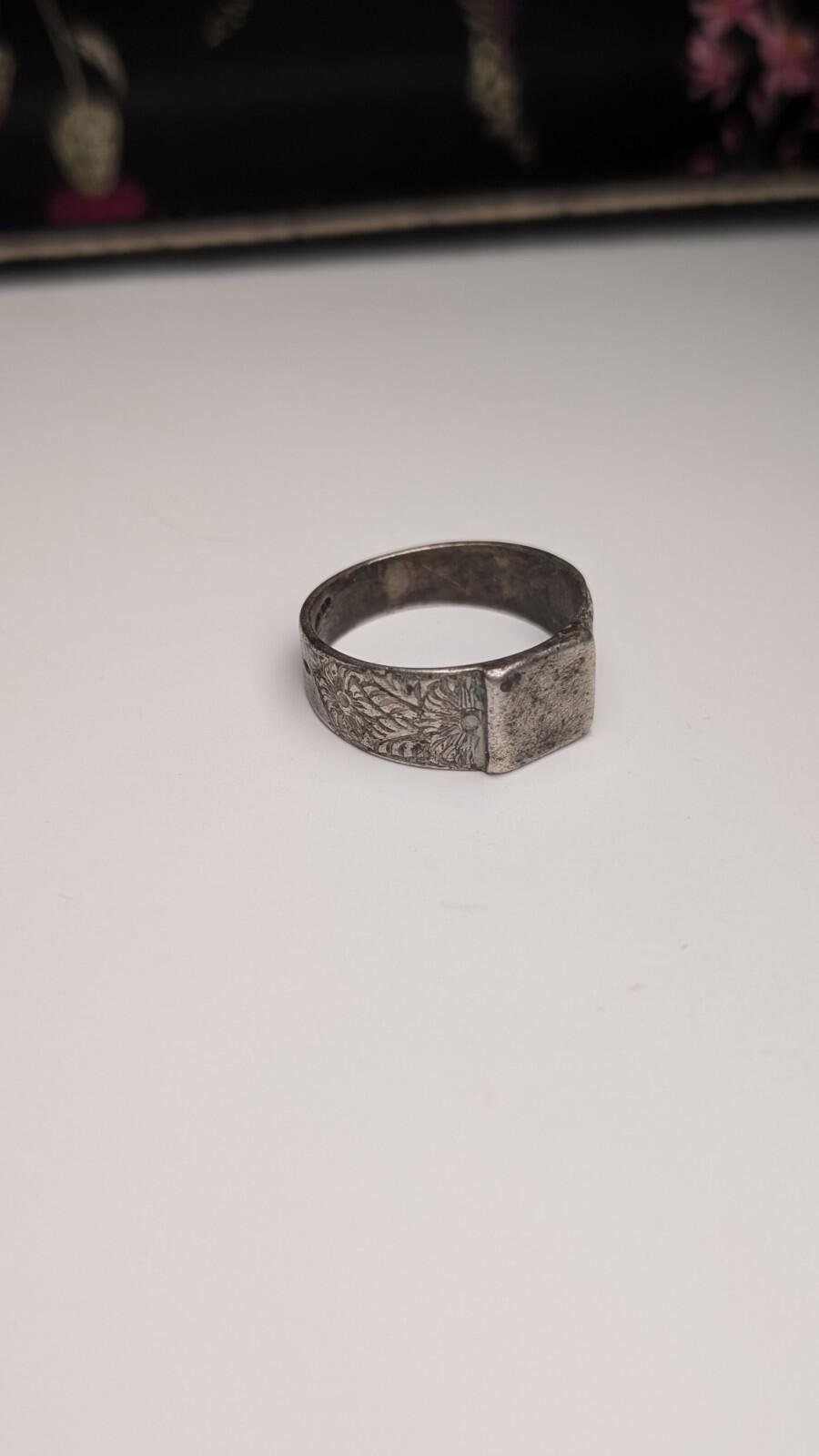 Antique Sterling Silver 1888 Men's Etched Signet Ring | Size R 1/2 | 925 Silver - Image 3