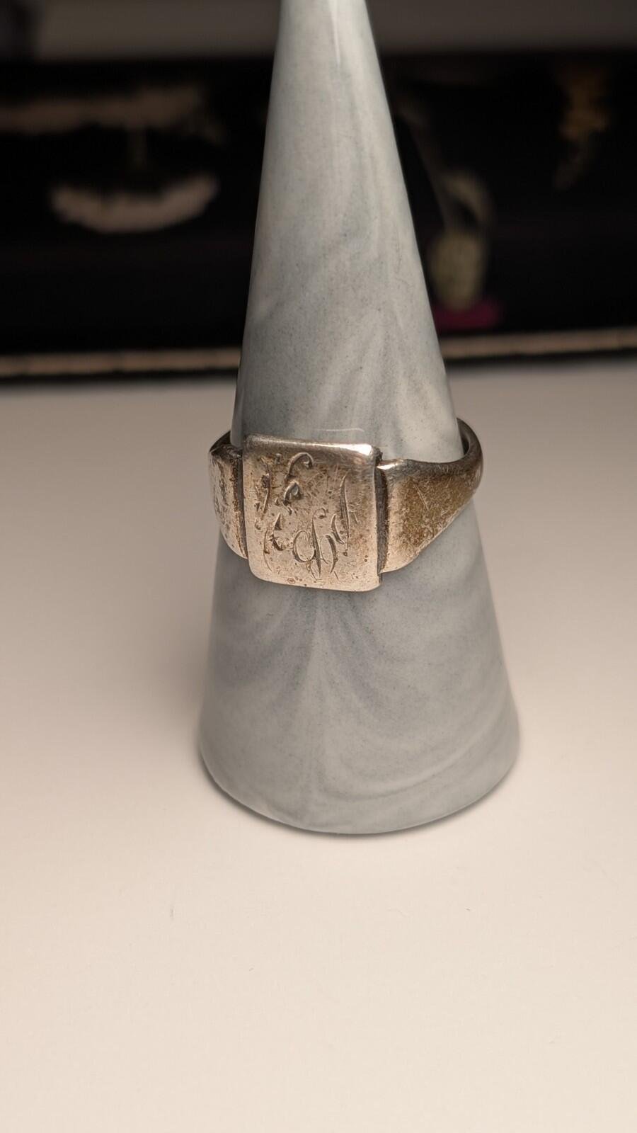 Vintage Sterling Silver 1986 Men's Etched Signet Ring | Size V 1/2 | 925 Silver - Image 4