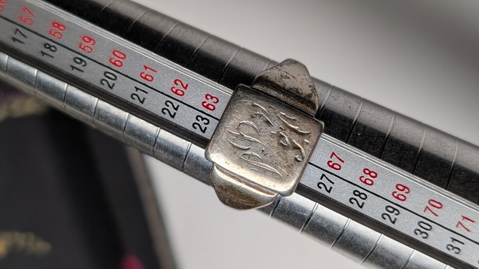 Vintage Sterling Silver 1986 Men's Etched Signet Ring | Size V 1/2 | 925 Silver - Image 10