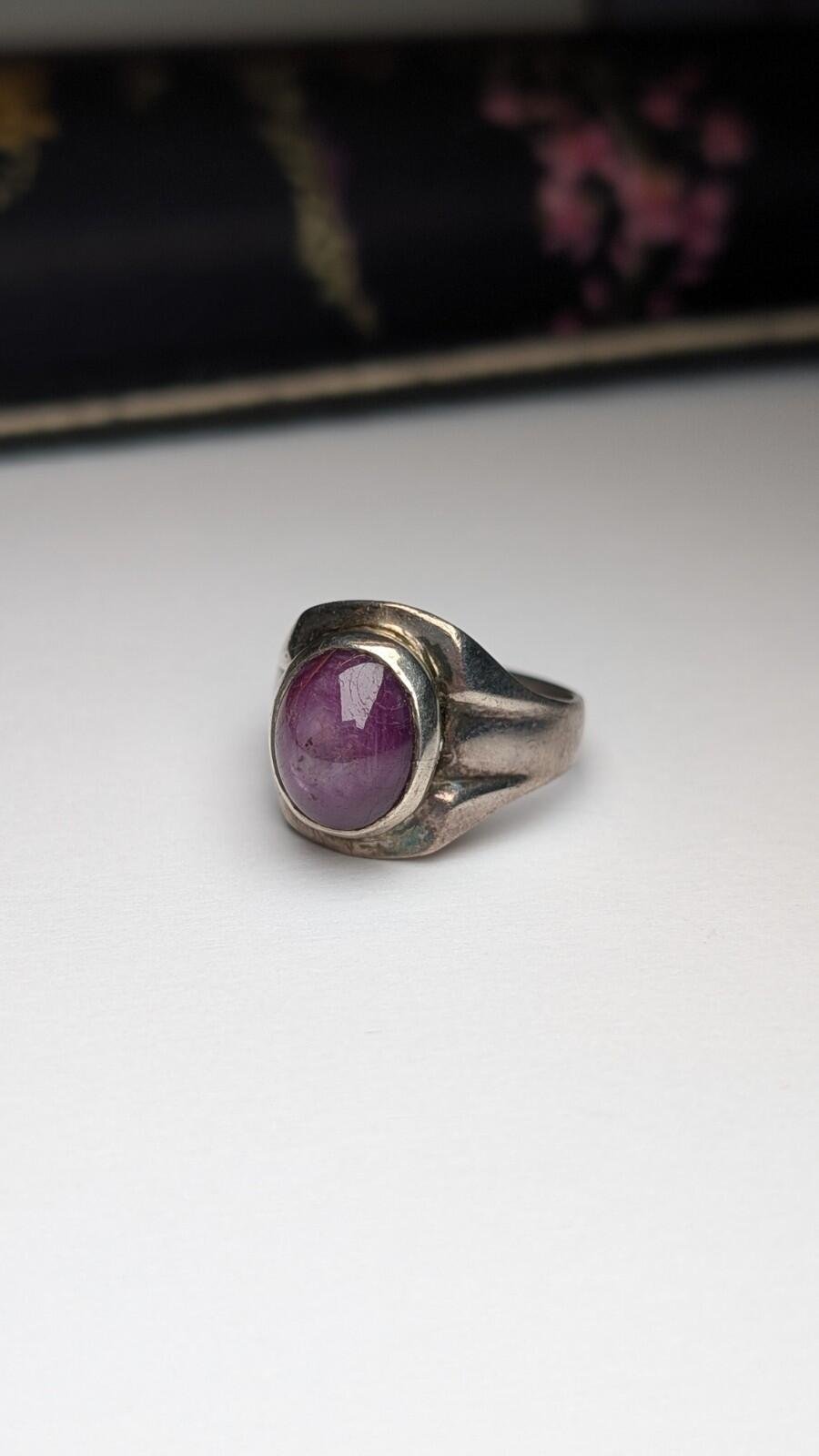 Vintage Sterling Silver Star Ruby Ring | Size Q | 925 Silver - Image 2