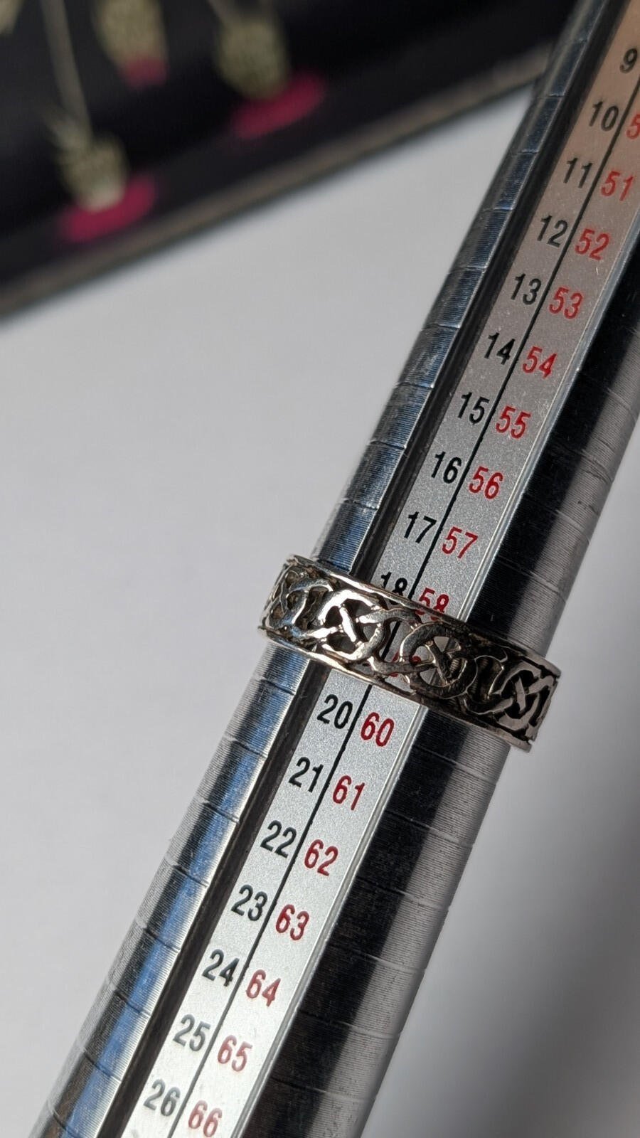 Vintage Sterling Silver Celtic Band Ring | Size R | 925 Silver - Image 4