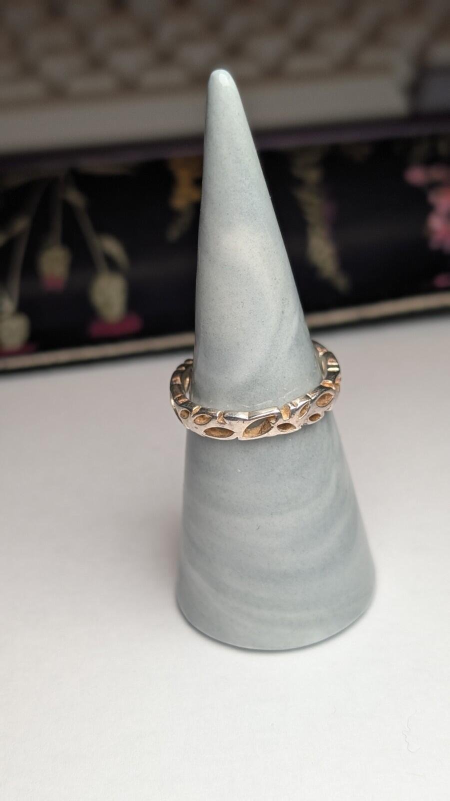 Vintage Sterling Silver Thin Floral Flowers Band Ring | Size R | 925 Silver - Image 2