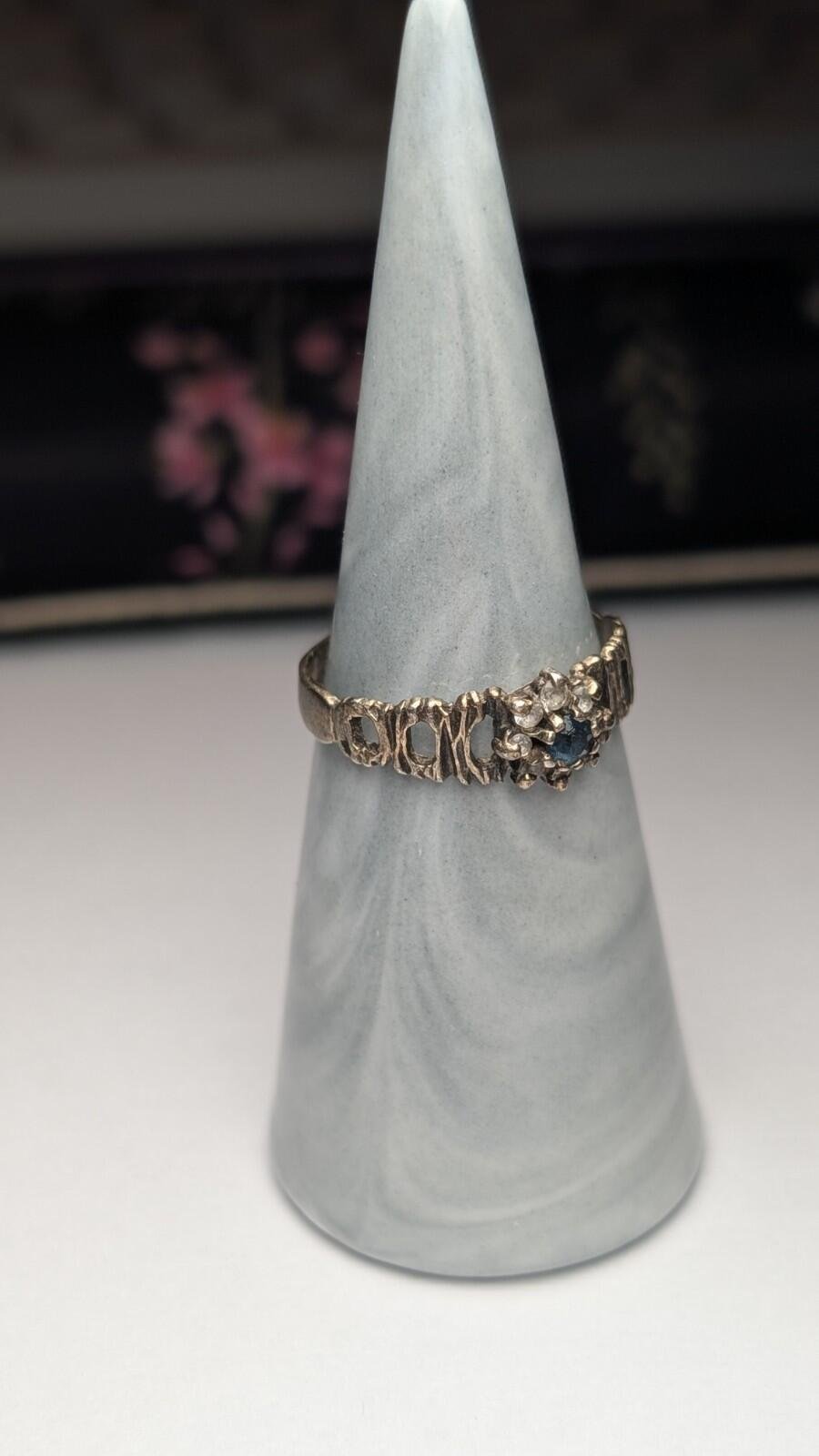 Vintage Sterling Silver 1976 Sapphire Cluster Ring | Size Q 1/2 | Slight Chipped - Image 8