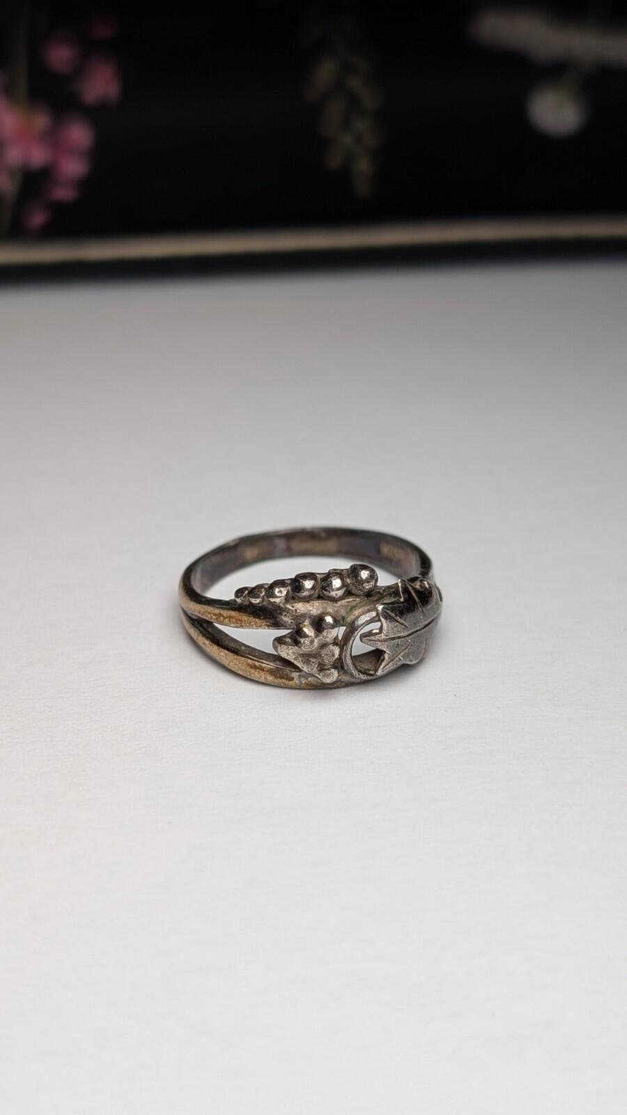 Vintage Sterling Silver Grapes / Vine / Leaf Ring | Size R | 925 Silver