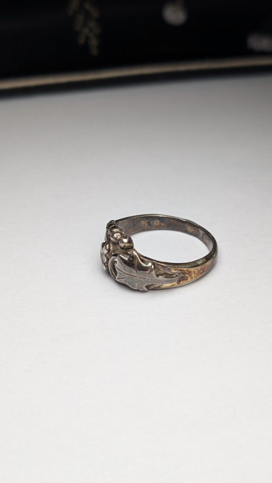 Vintage Sterling Silver Grapes / Vine / Leaf Ring | Size R | 925 Silver - Image 3