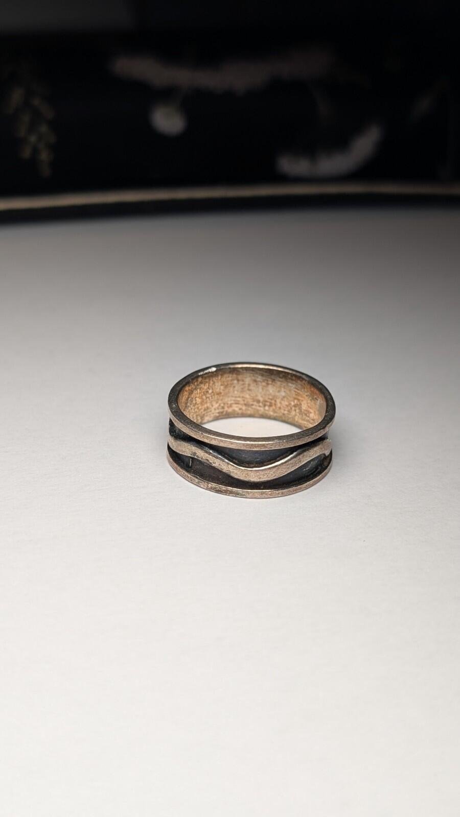 Vintage Sterling Silver Wave Band Ring | Size Q | 925 Silver - Image 2