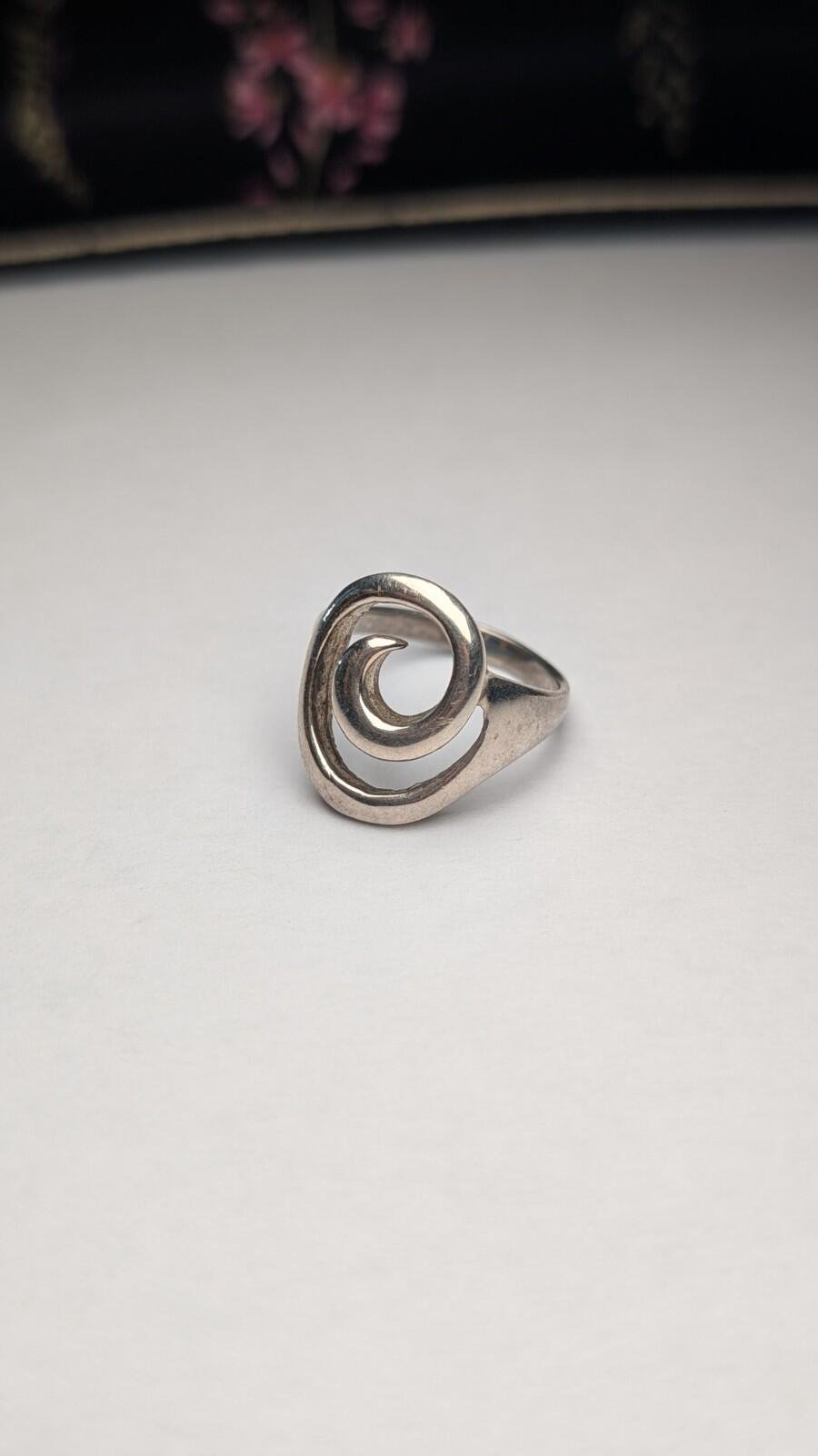 Vintage Sterling Silver Swirl Ring | Size N | 925 Silver - Image 2