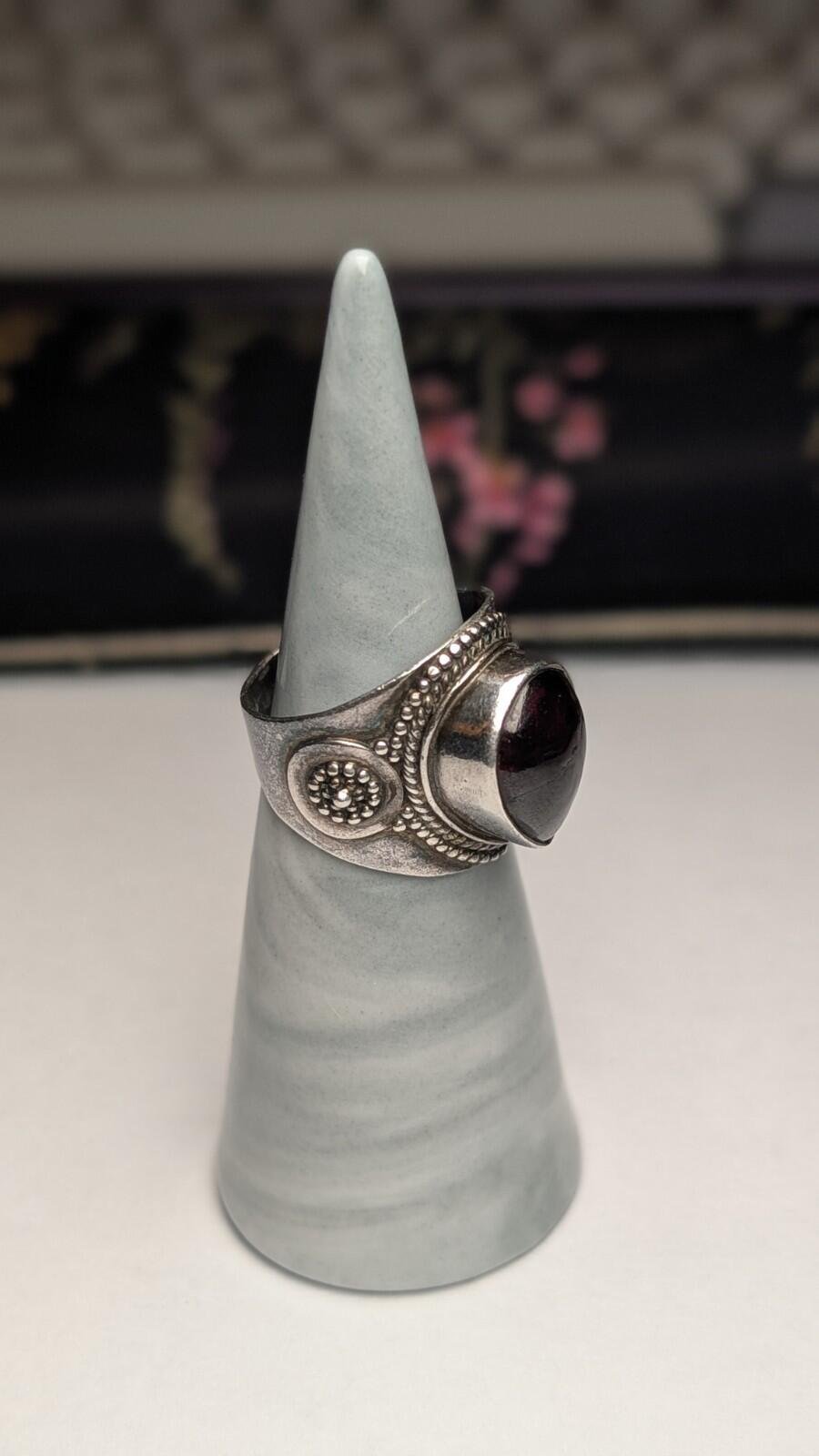 Vintage Sterling Silver Deep Red Garnet Teardrop Ring | Size M | 925 | Cracked - Image 2