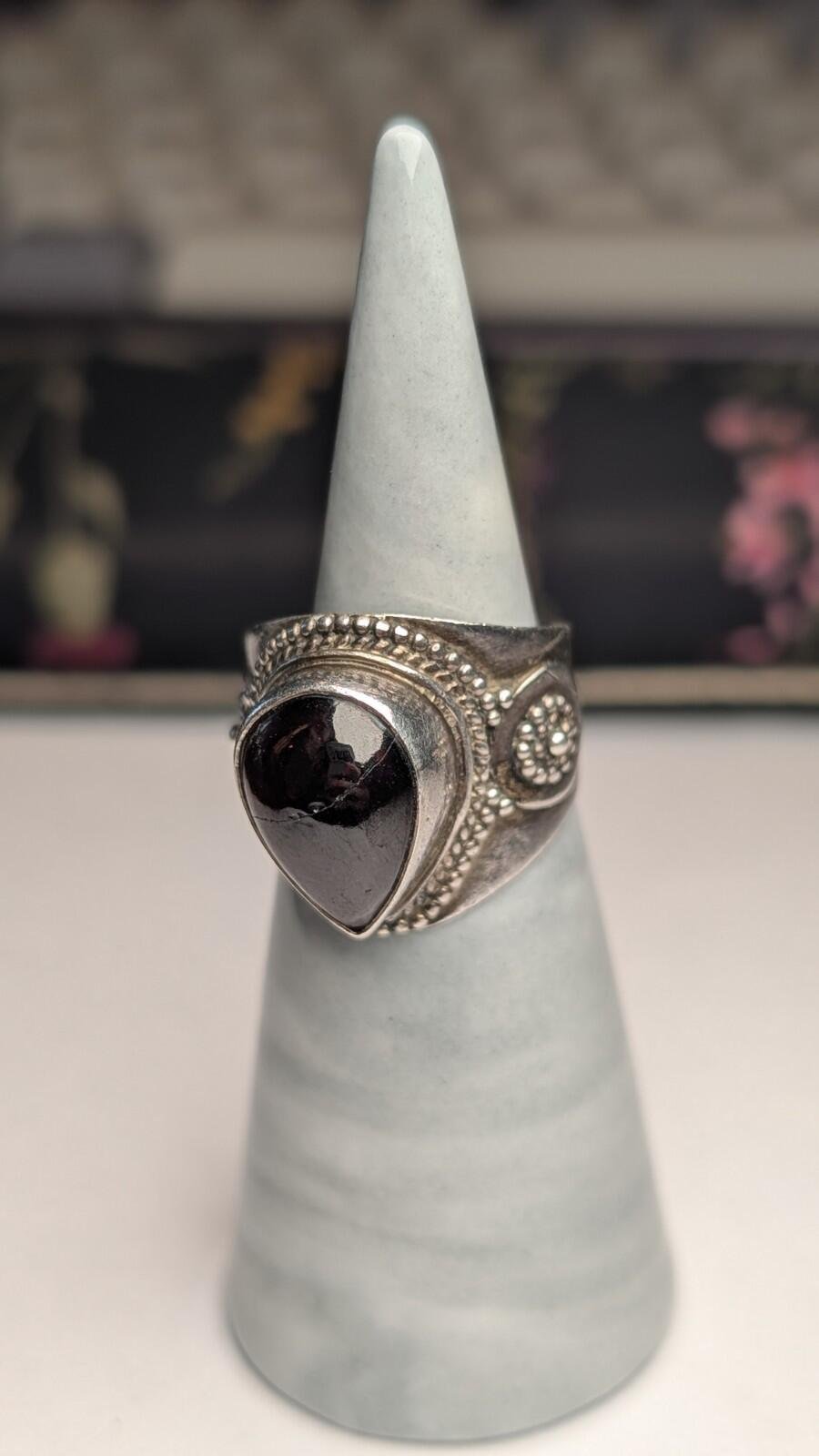 Vintage Sterling Silver Deep Red Garnet Teardrop Ring | Size M | 925 | Cracked - Image 3