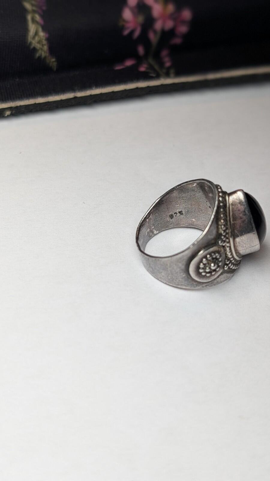 Vintage Sterling Silver Deep Red Garnet Teardrop Ring | Size M | 925 | Cracked - Image 4