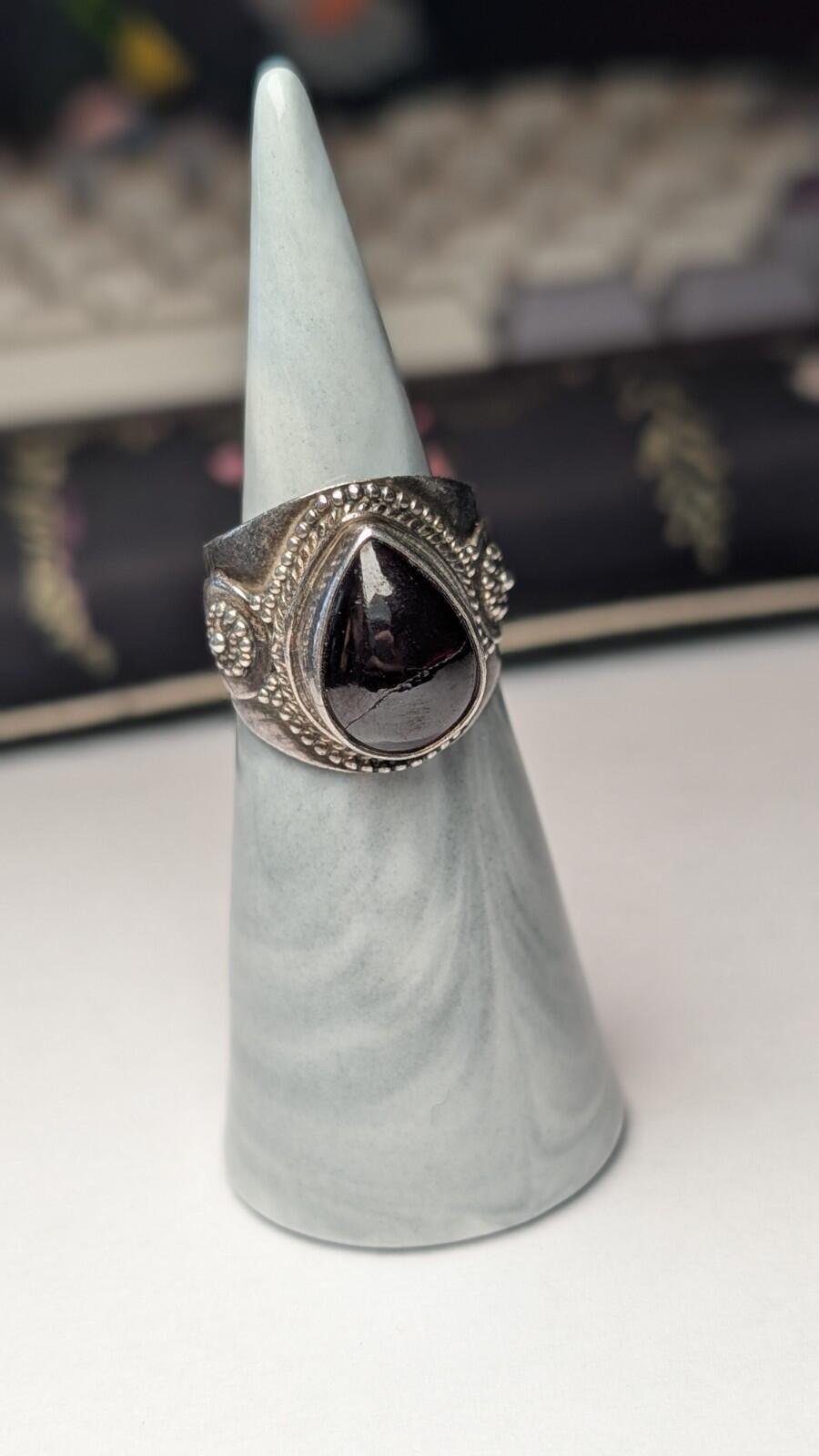 Vintage Sterling Silver Deep Red Garnet Teardrop Ring | Size M | 925 | Cracked - Image 5