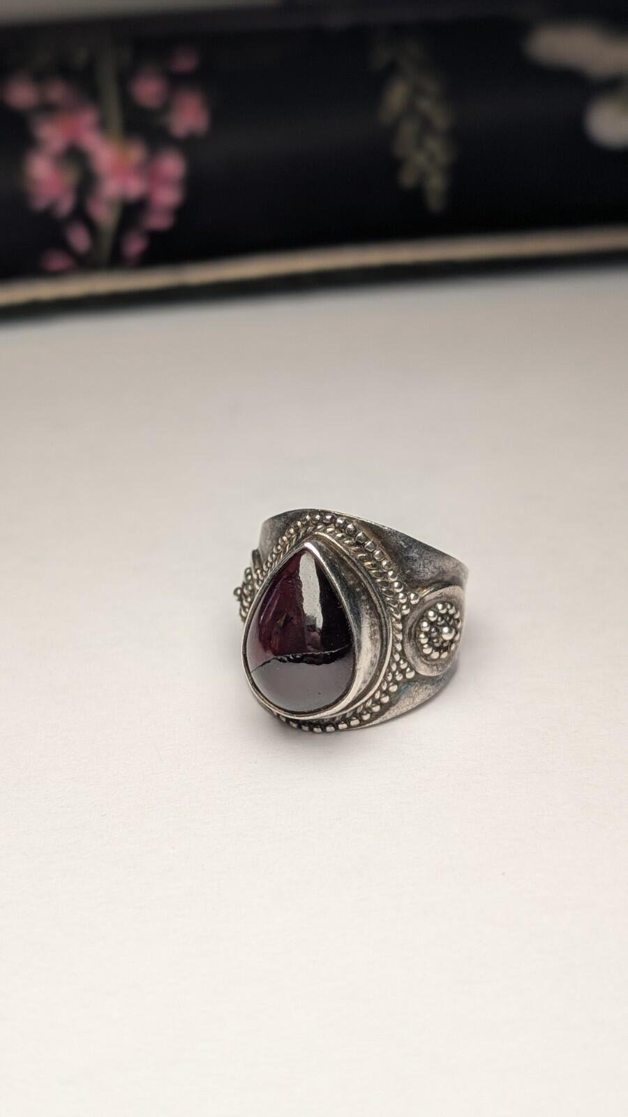 Vintage Sterling Silver Deep Red Garnet Teardrop Ring | Size M | 925 | Cracked - Image 7