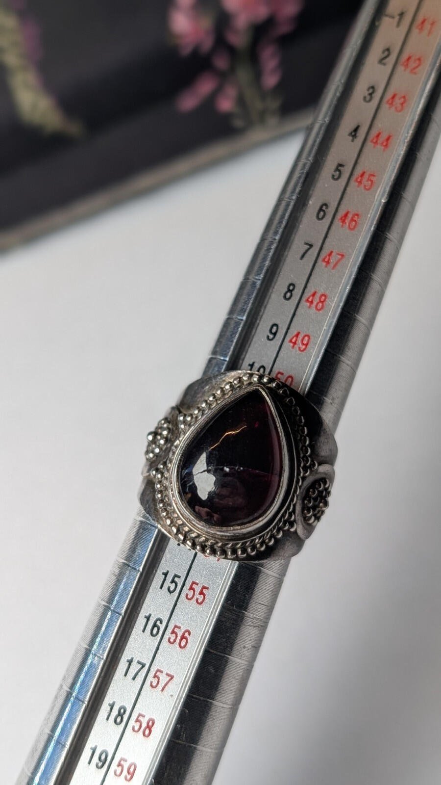 Vintage Sterling Silver Deep Red Garnet Teardrop Ring | Size M | 925 | Cracked - Image 9