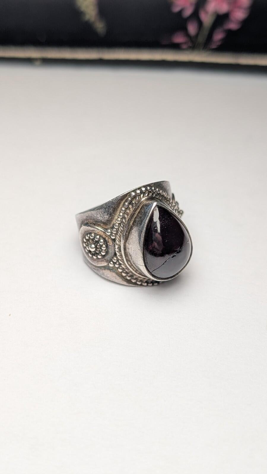 Vintage Sterling Silver Deep Red Garnet Teardrop Ring | Size M | 925 | Cracked - Image 11