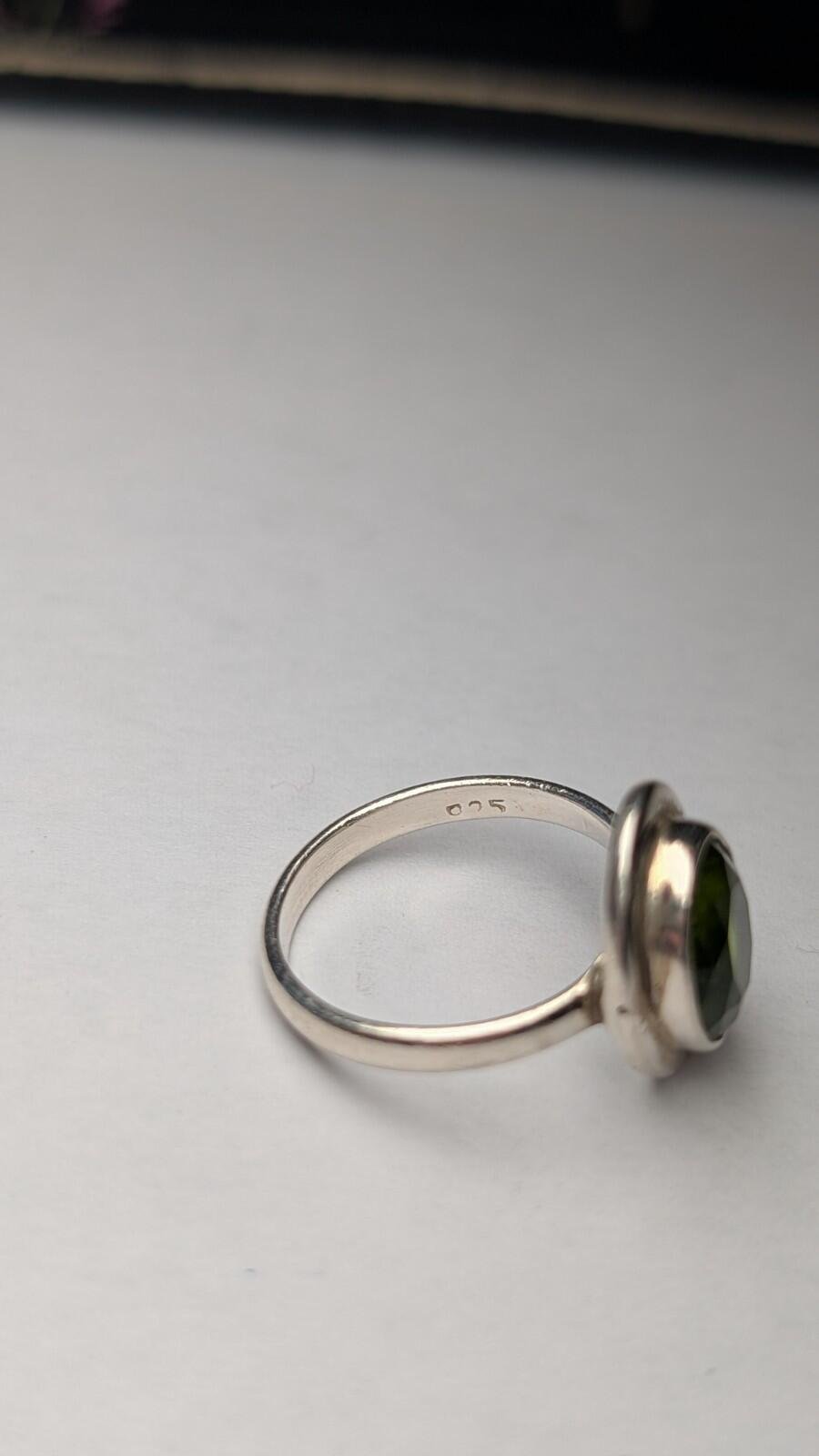 Vintage Sterling Silver Green Peridot Ring | Size L | 925 Silver - Image 3