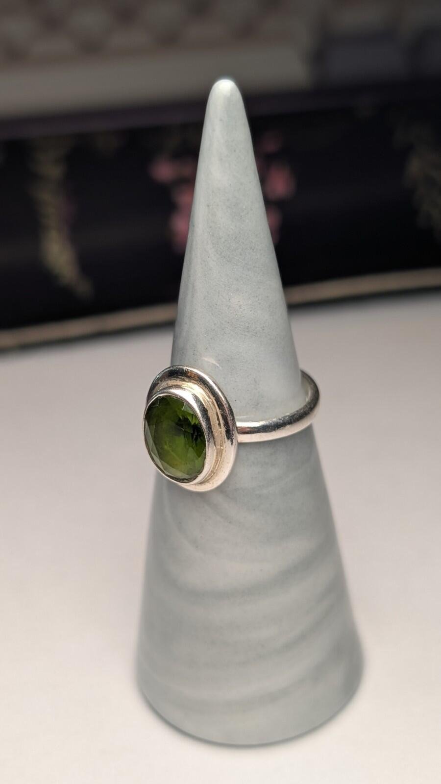 Vintage Sterling Silver Green Peridot Ring | Size L | 925 Silver - Image 4