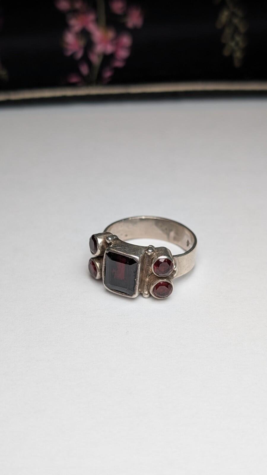 Vintage Sterling Silver Red Garnet Gemstone Ring | Size P | 925 Silver