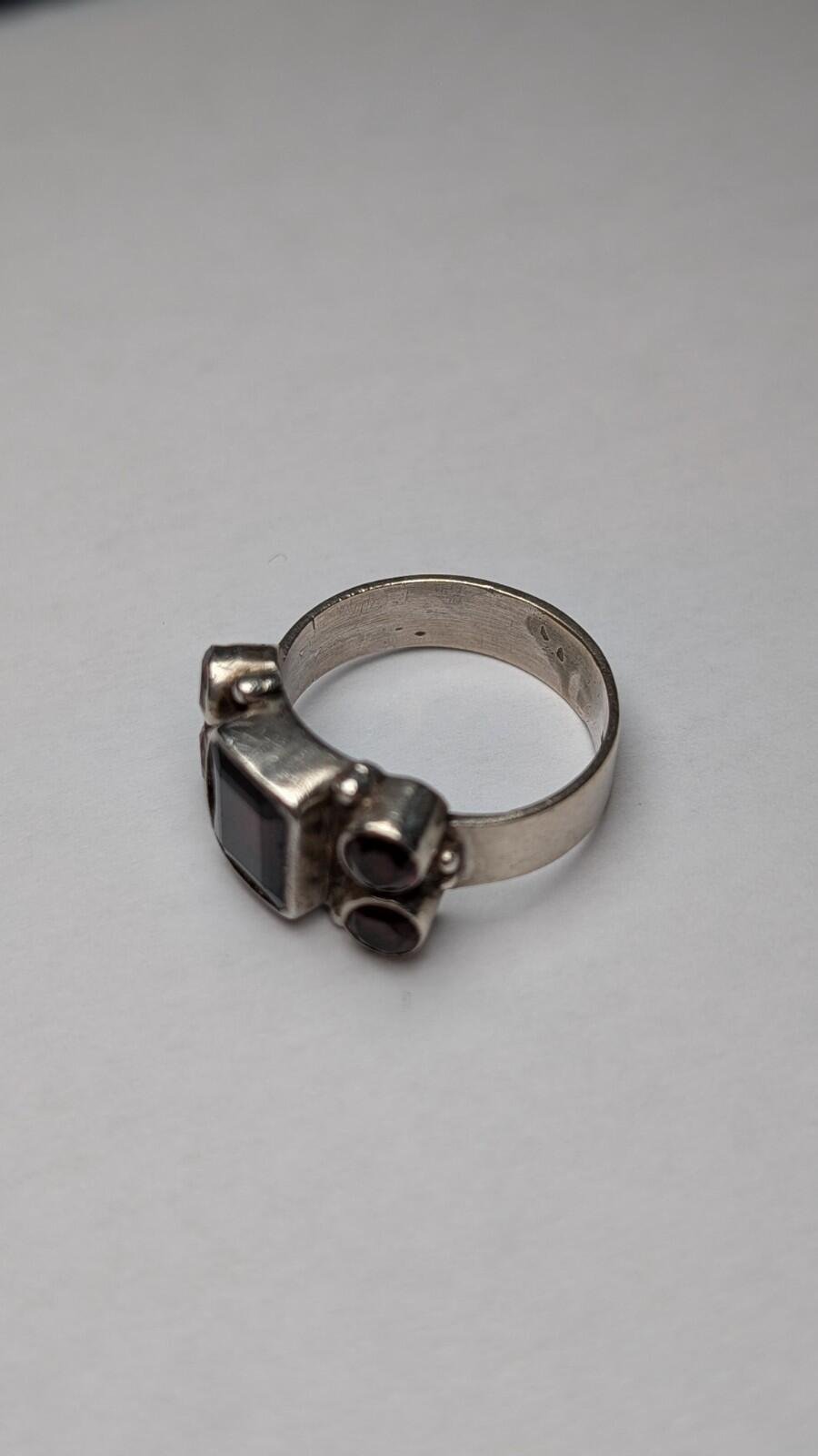 Vintage Sterling Silver Red Garnet Gemstone Ring | Size P | 925 Silver - Image 3