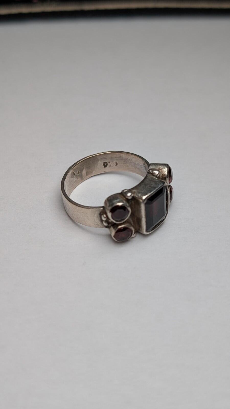 Vintage Sterling Silver Red Garnet Gemstone Ring | Size P | 925 Silver - Image 4