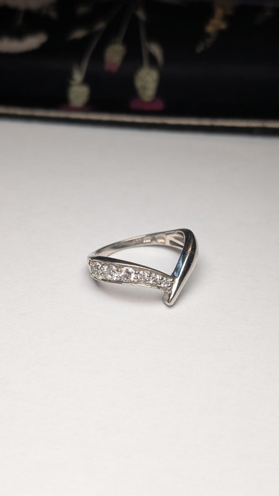 Vintage Sterling Silver Clear Gemstone Wishbone Chevron Ring | Size R 1/2 | 925 - Image 3