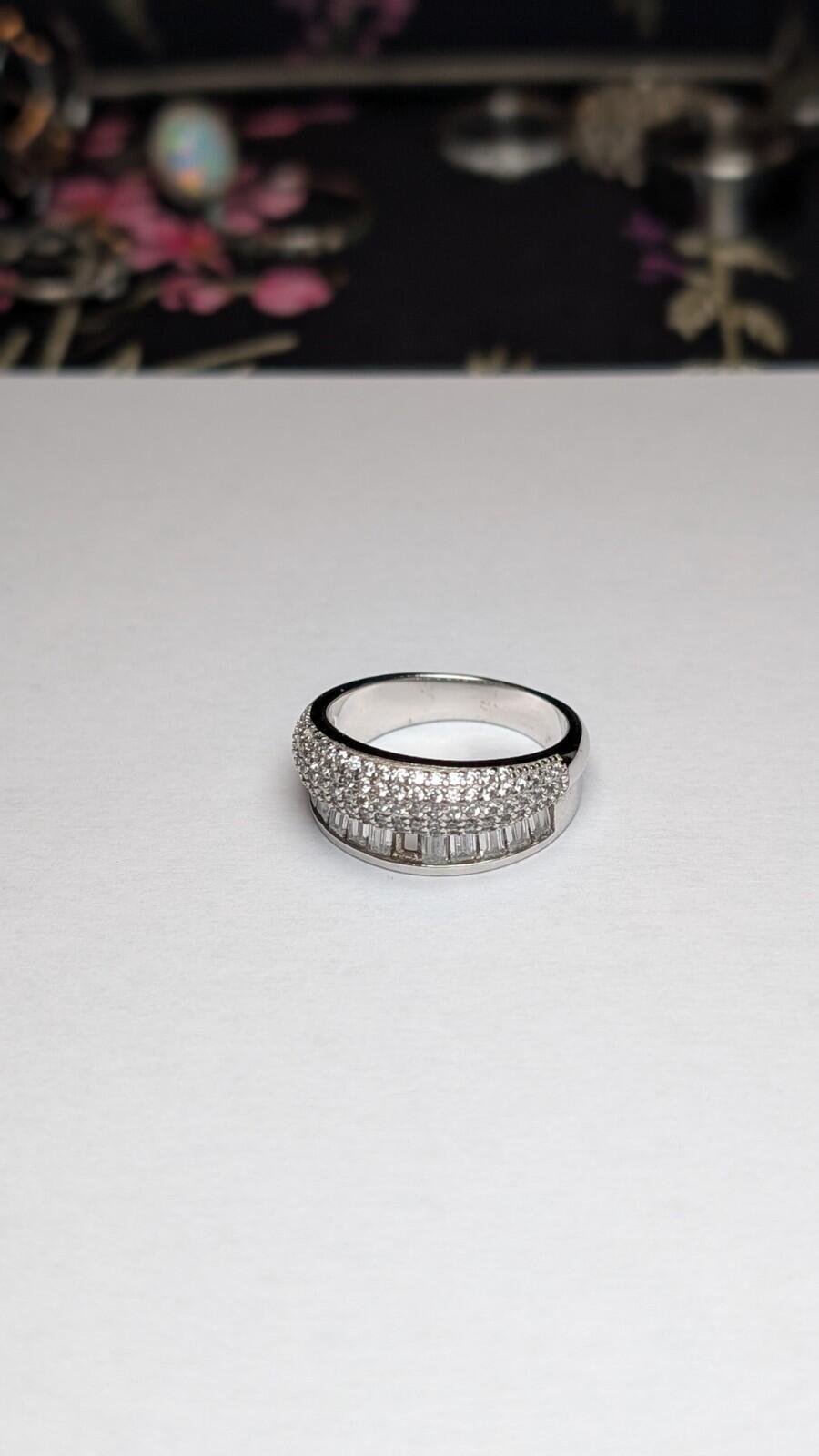 Vintage Sterling Silver CZ Band Ring | Size S 1/2 | 925 | Missing Gemstone - Image 2