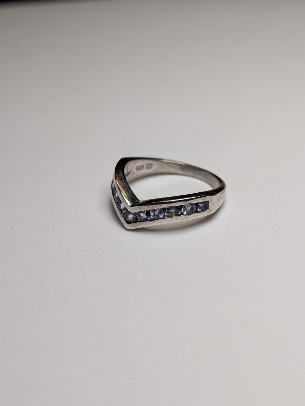 Vintage Sterling Silver Tanzanite Chevron Wishbone Ring | Size Q | 925 Silver - Image 4