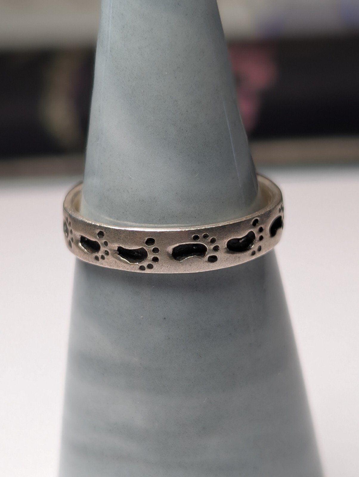 Vintage Sterling Silver Footprints Band Ring | Size Q | 925 Silver - Image 3