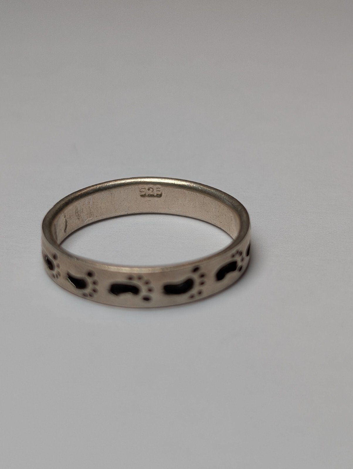 Vintage Sterling Silver Footprints Band Ring | Size Q | 925 Silver - Image 4