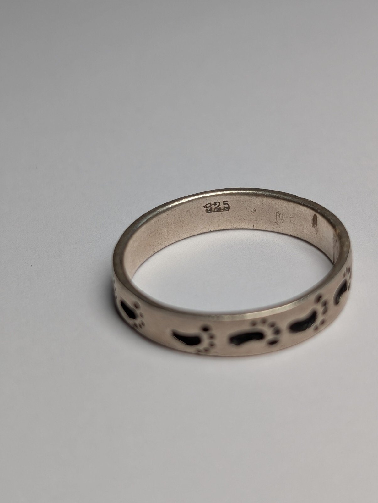 Vintage Sterling Silver Footprints Band Ring | Size S | 925 Silver - Image 3