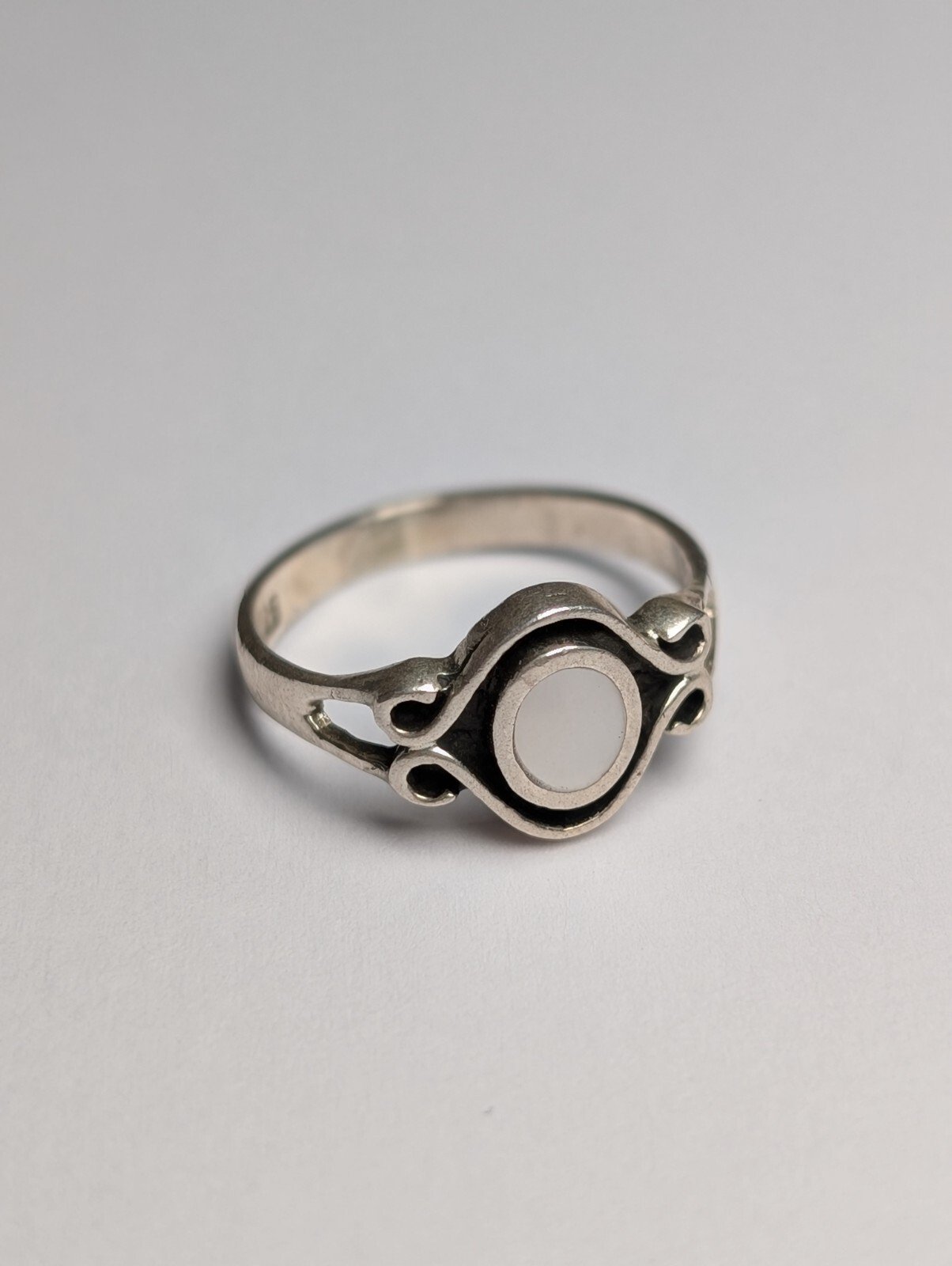 Vintage Sterling Silver White Shell Ring | Size H | 925 Silver
