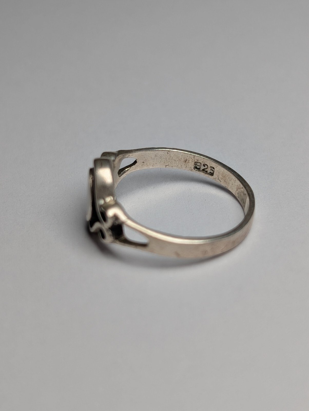 Vintage Sterling Silver White Shell Ring | Size H | 925 Silver - Image 3