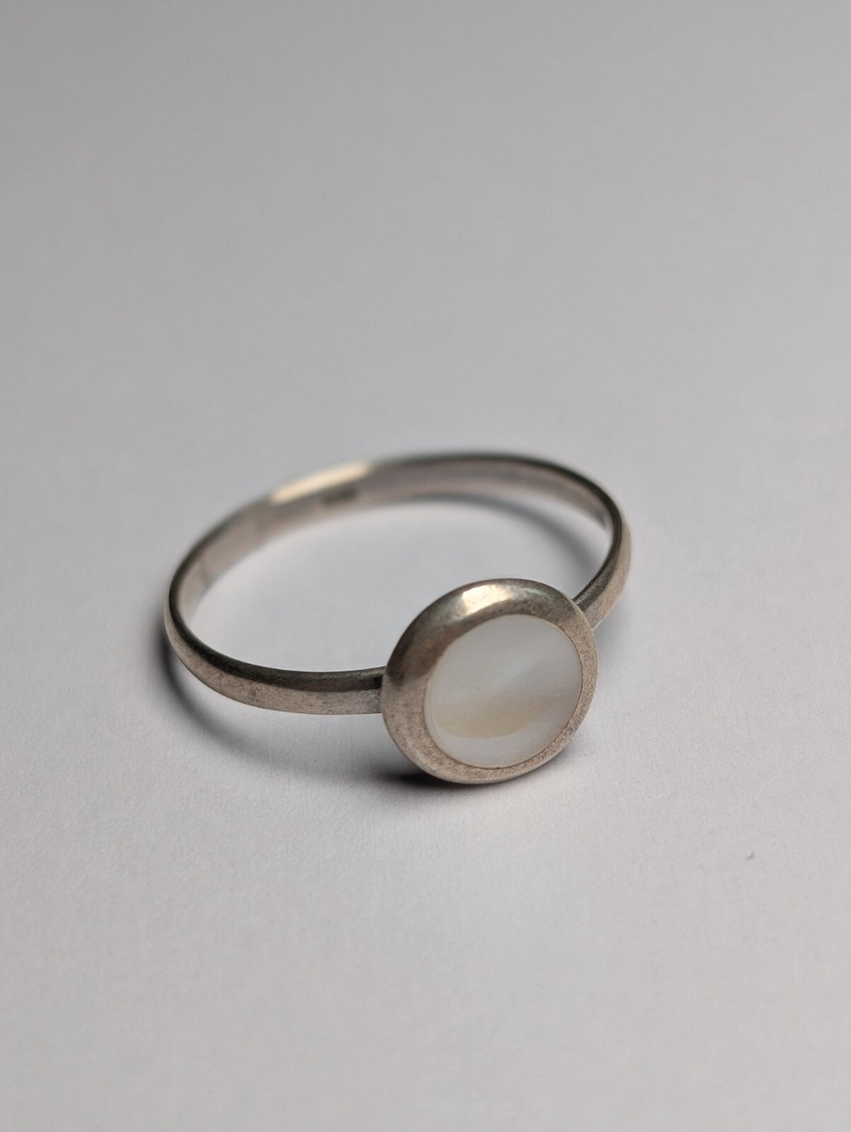Vintage Sterling Silver White Shell Ring | Size L | 925 Silver - Image 2