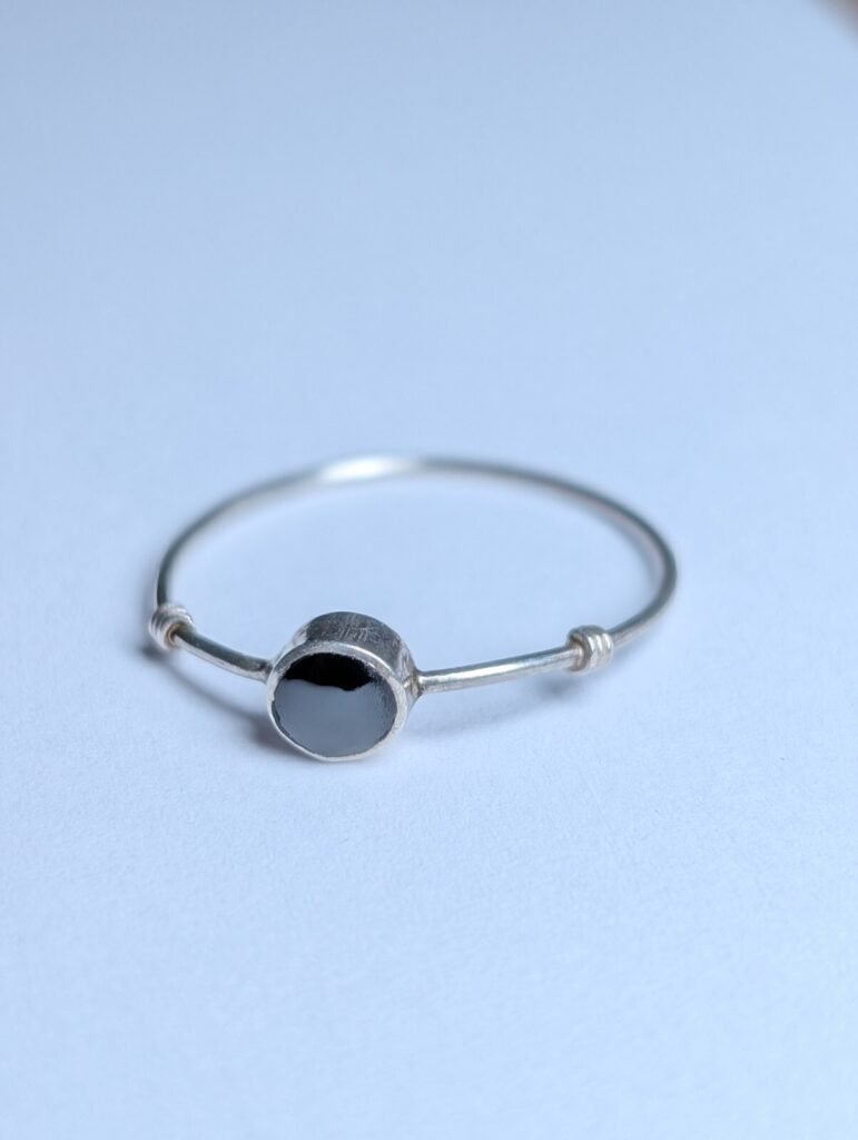Vintage Thin Sterling Silver Wire Black Gemstone Ring | Size S | 925 Silver