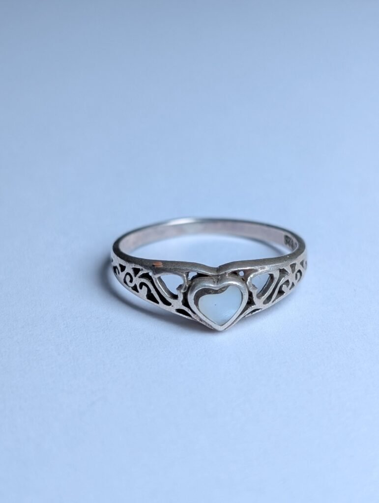 Vintage Sterling Silver White Shell Hearts Ring | Size O 1/2 | 925 | Damaged