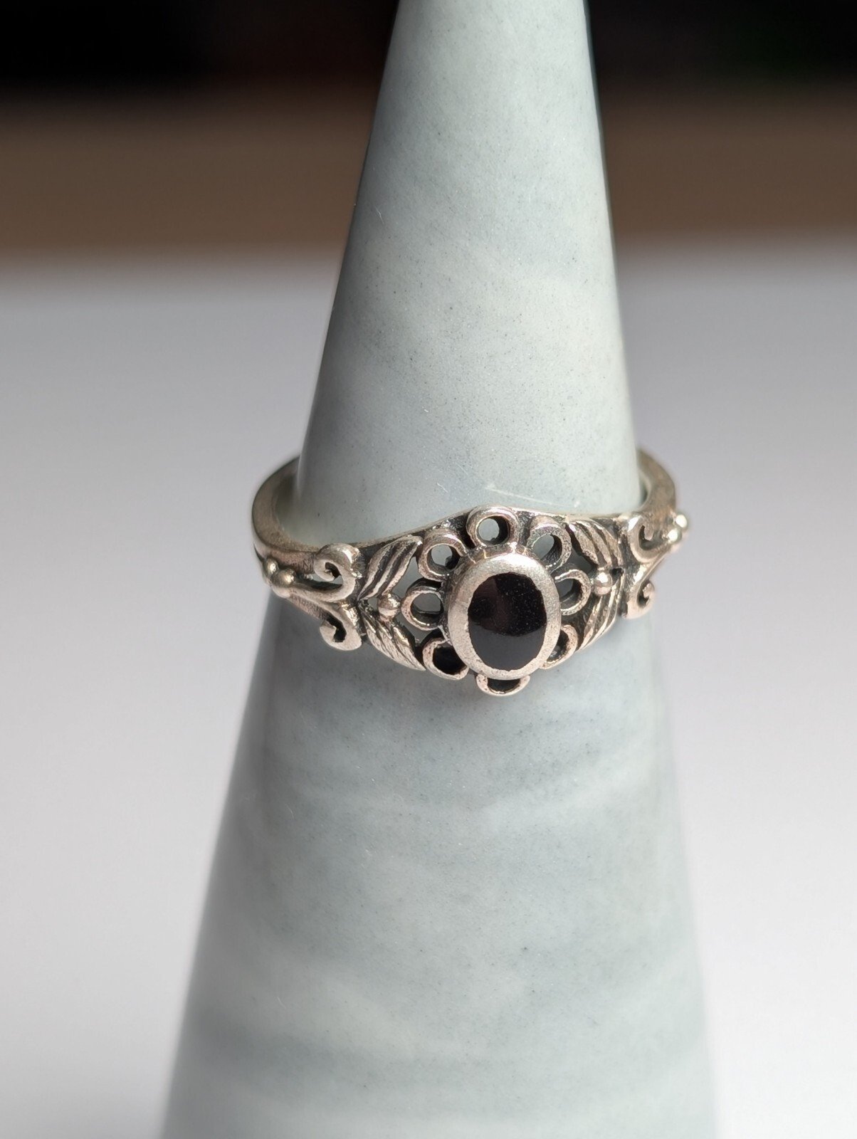 Vintage Sterling Silver Black Gemstone Floral Ring | Size I | 925 Silver - Image 2