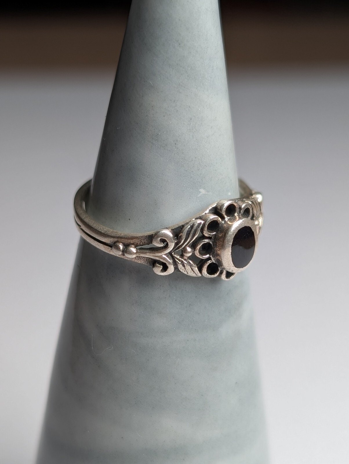 Vintage Sterling Silver Black Gemstone Floral Ring | Size I | 925 Silver - Image 5