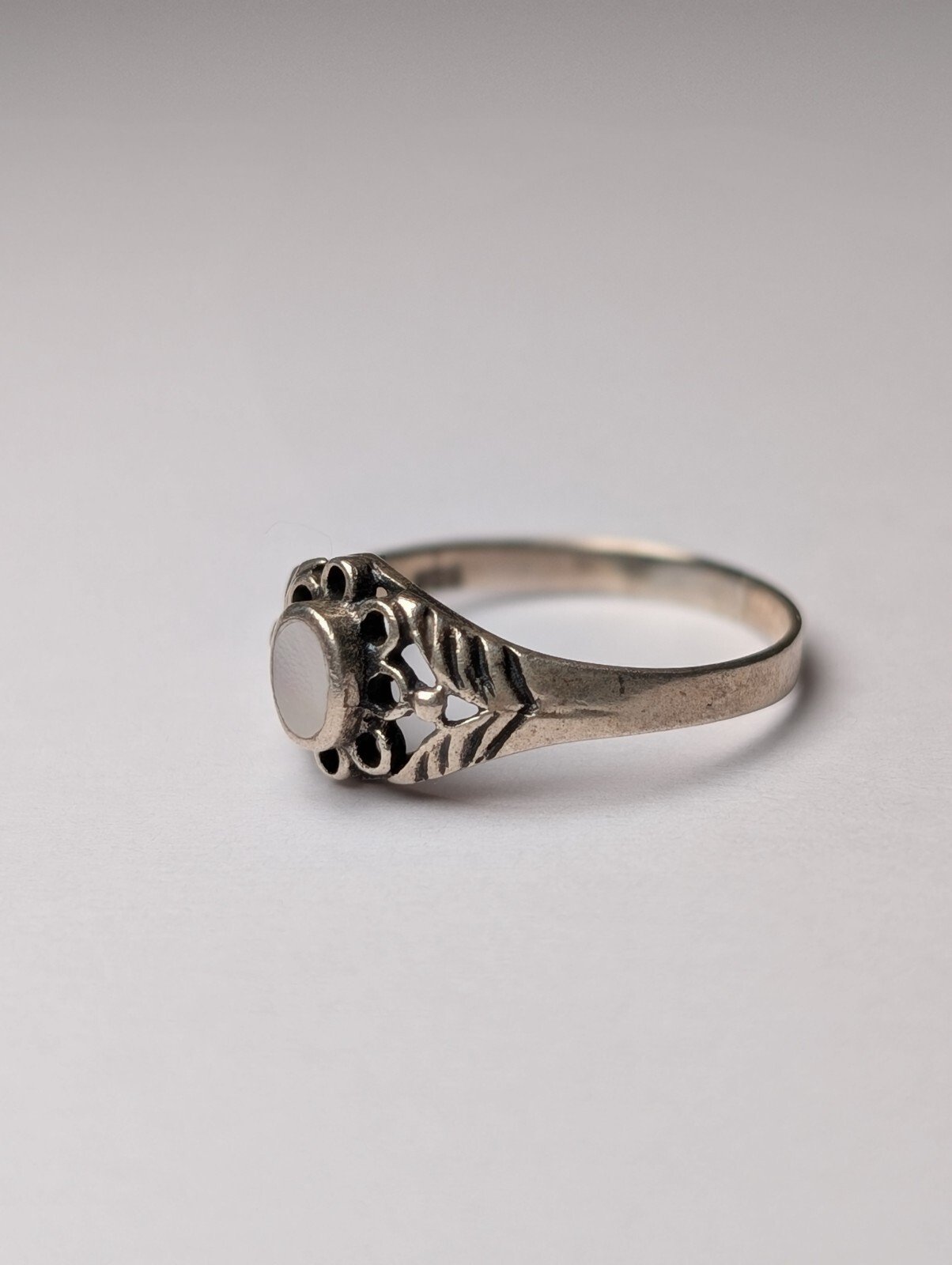 Vintage Sterling Silver White Gemstone Floral Ring | Size K | 925 Silver - Image 4